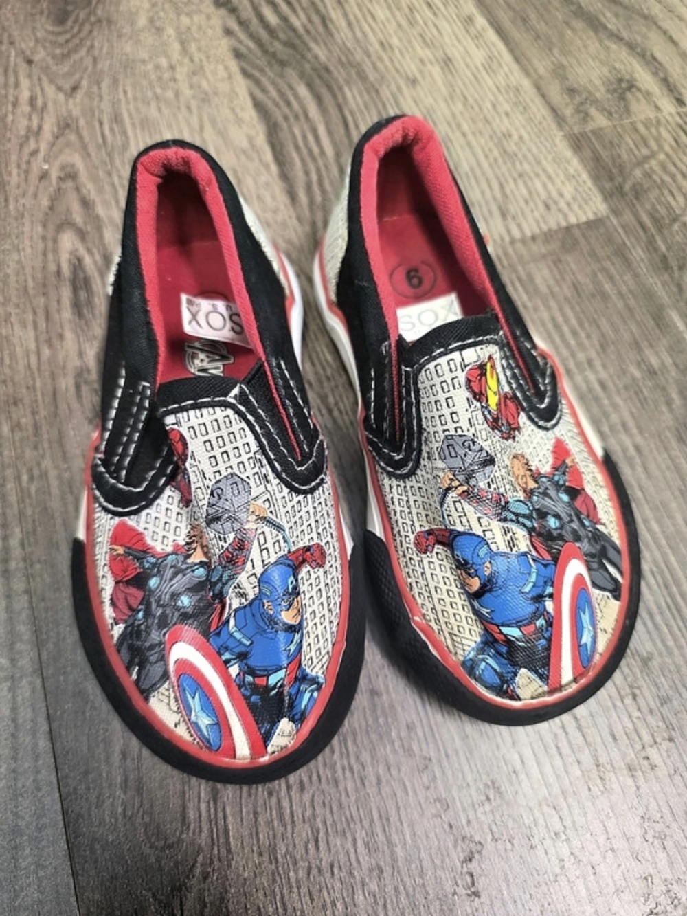 Sox Footwear Marvel Avengers Captain America Hulk Kids Sneakers Black & Red